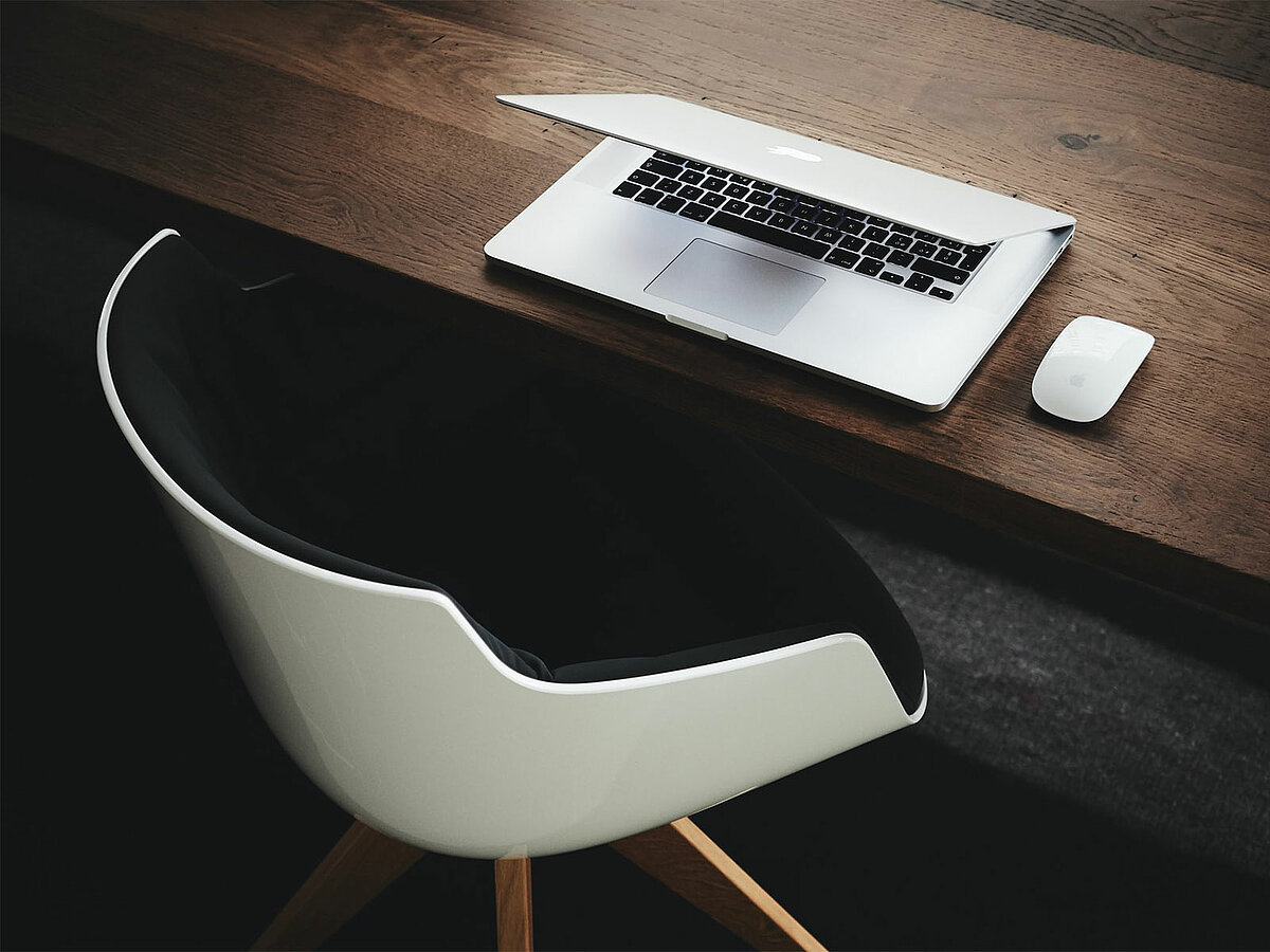 © Luca Bravo // Unsplash Karriere